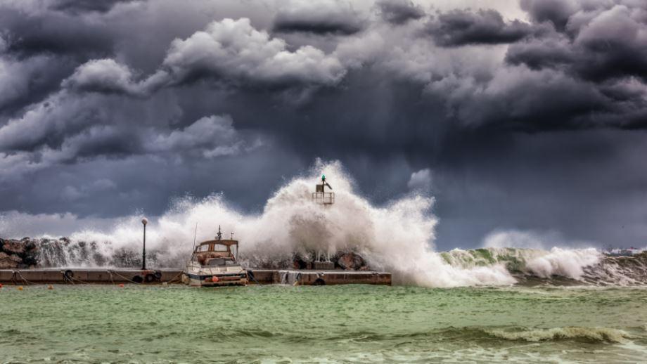 Heavy Rains in Texas Delay Plans To Boost Production At Hinton Steel Plant